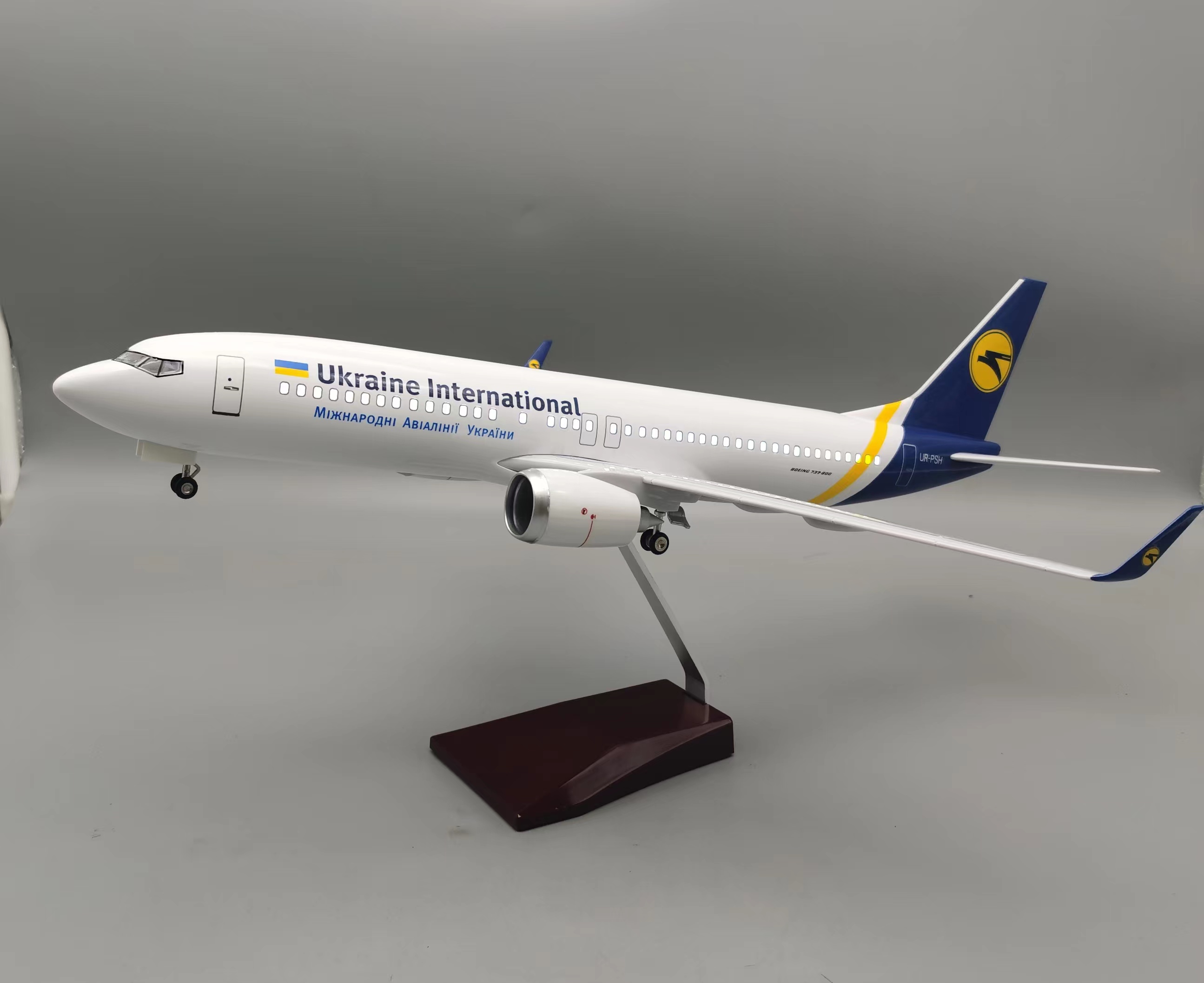 Масштабная модель самолета B73 – обзор и цена Model Kit Ukraine
